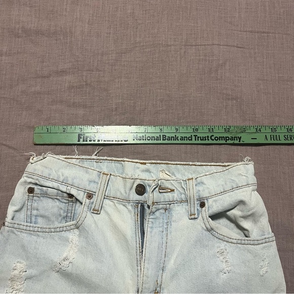 Vintage Levi's 550 Super Distressed Light Wash Relaxed Fit 90 2000 Size 4/6 - Picture 8 of 13